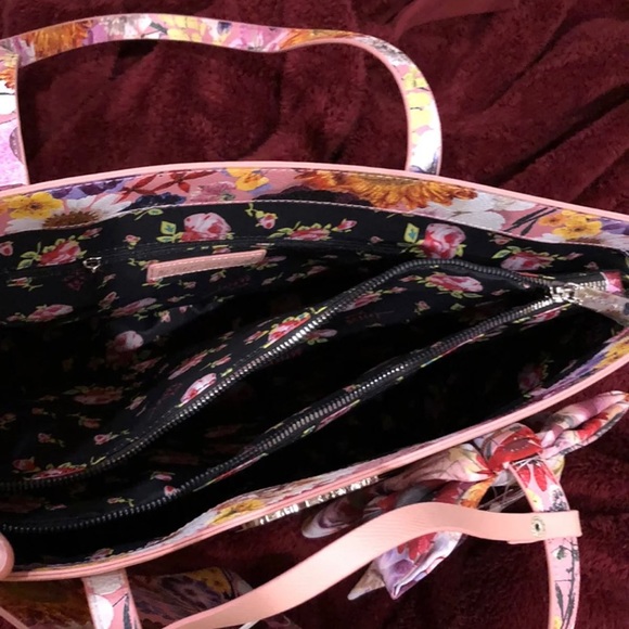 Betsey Johnson Tote 19 X 11 Pink. - Picture 5 of 5